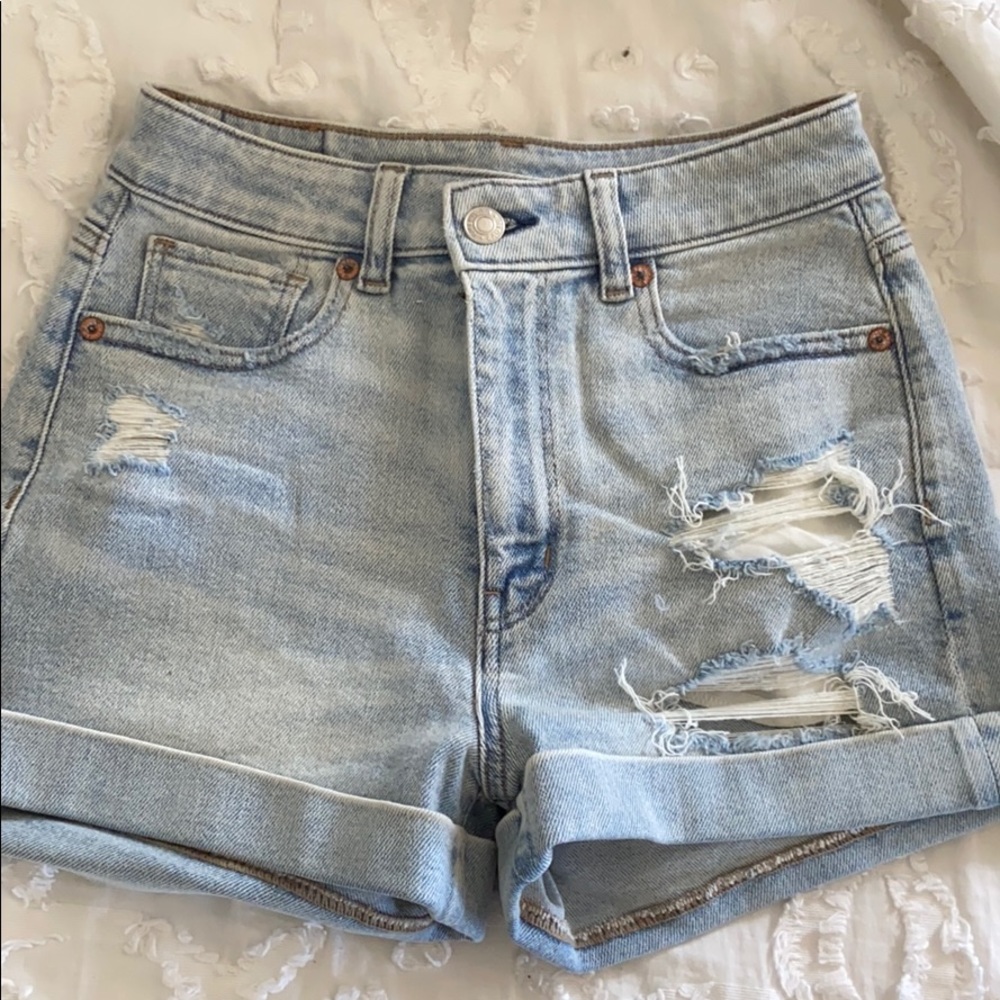 COPY - american eagle mom shorts light wash